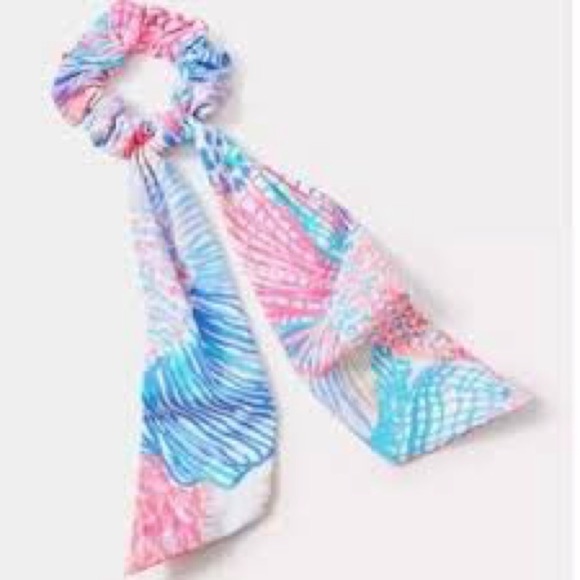 Lily Pulitzer scrunchie with tie - Picture 1 of 3